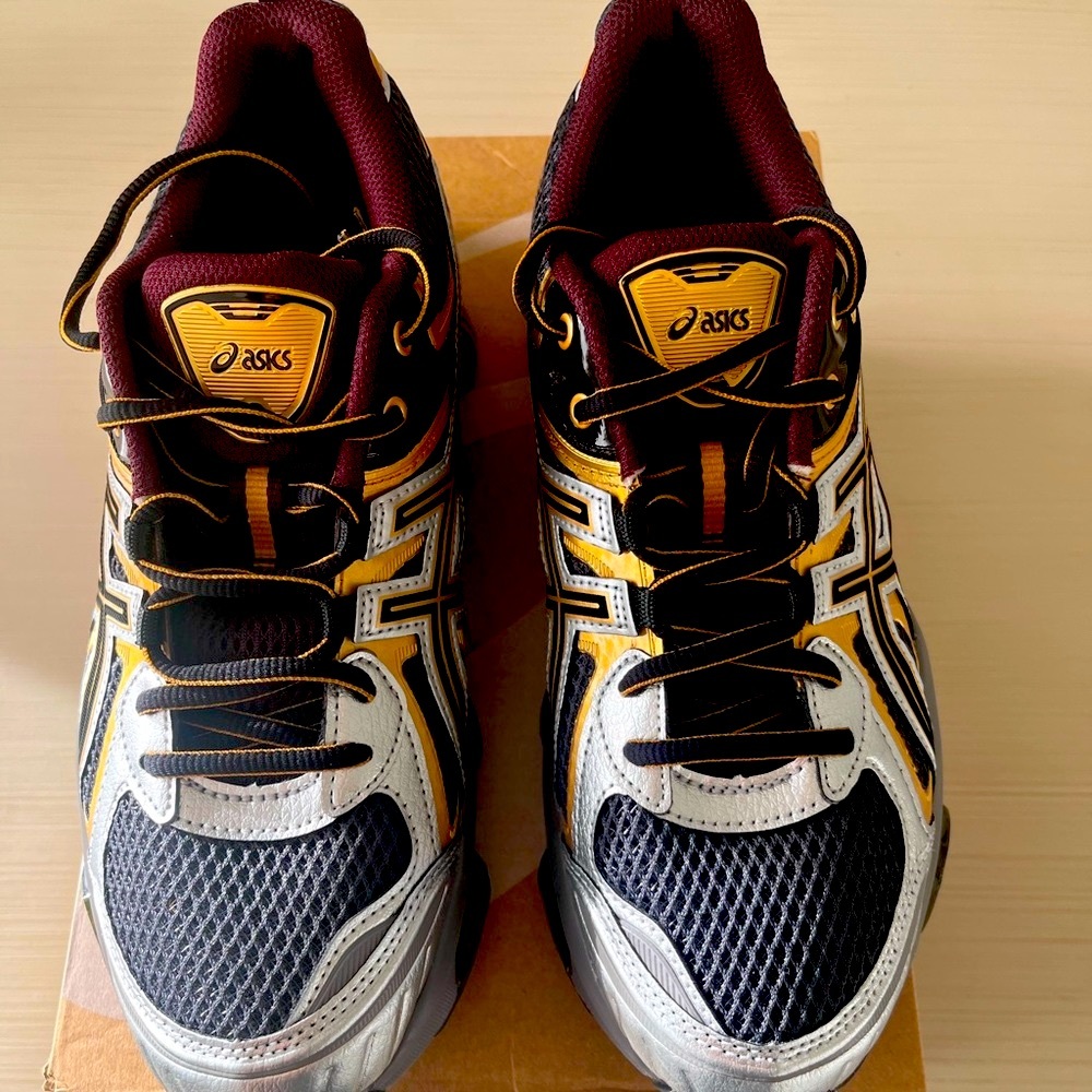 ASICS size 8.5 women. Size 7 unisex worn once.paid $400 asking $300